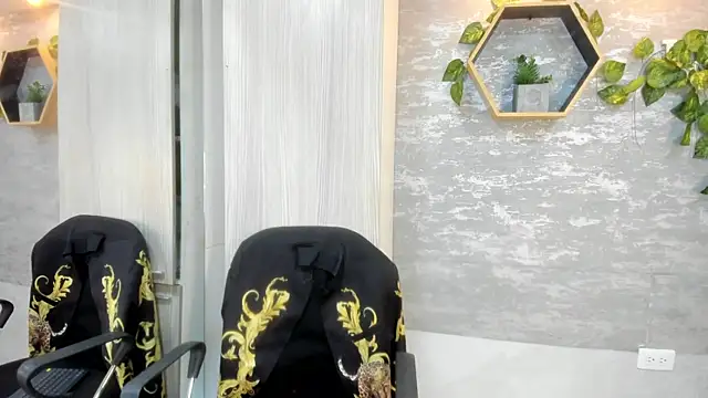 Snapshot of Mhelanny2 chatting on 05-11-26, 02:45 Mhelanny2 online show from 05-11-26, 02:45