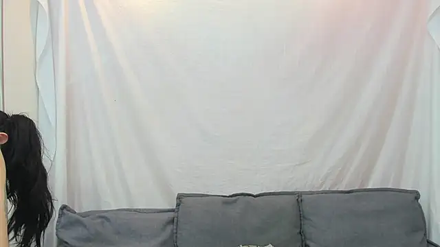 Snapshot of Mhelanny2 chatting on 09-18-25, 04:10 Mhelanny2 online show from 09-18-25, 04:10