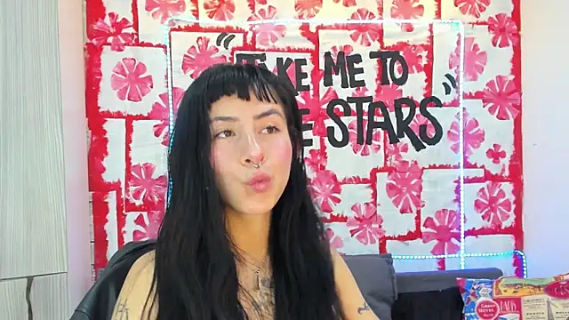 Snapshot of Mhelanny2 chatting on 03-20-25, 01:59 Mhelanny2 online show from 03-20-25, 01:59