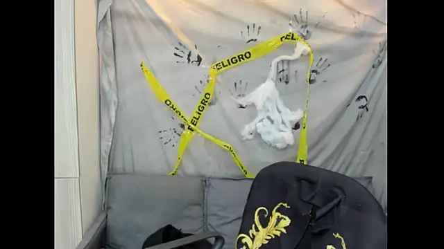 Mhelanny2 online show from 10-28-25, 05:01