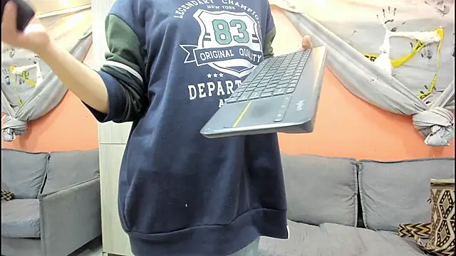 Mhelanny2 online show from 10-30-25, 06:05