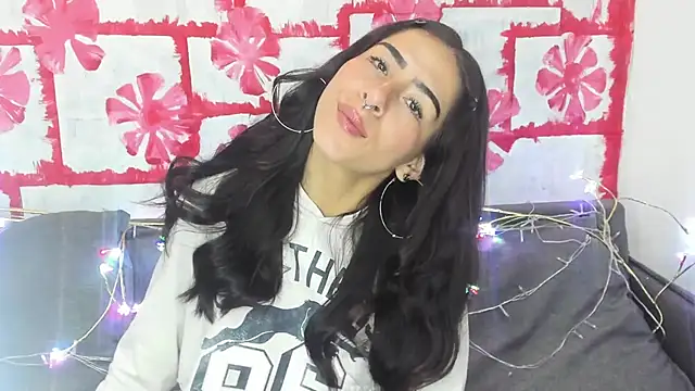Snapshot of Mhelanny2 chatting on 02-10-25, 05:25 Mhelanny2 online show from 02-10-25, 05:25