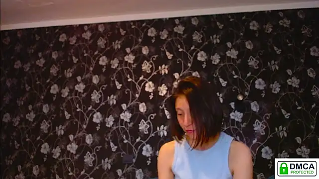 Snapshot of Sophi_Cute chatting on 05-12-26, 01:06 Sophi Cute online show from 05-12-26, 01:06