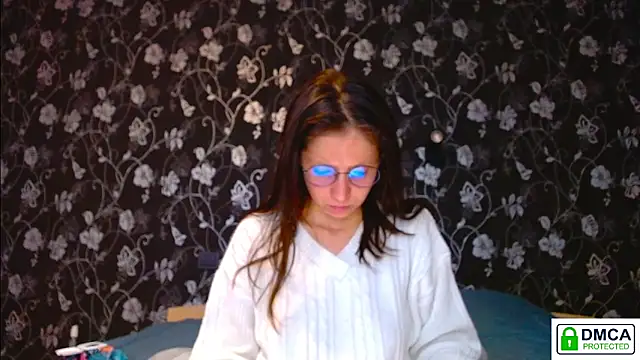 Snapshot of Sophi_Cute chatting on 05-10-26, 11:25 Sophi Cute online show from 05-10-26, 11:25