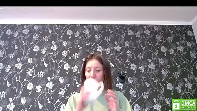 Snapshot of Sophi_Cute chatting on 07-10-26, 11:10 Sophi Cute online show from 07-10-26, 11:10
