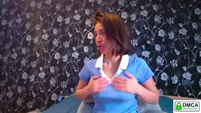 Snapshot of Sophi_Cute chatting on 06-23-26, 06:00 Sophi Cute online show from 06-23-26, 06:00