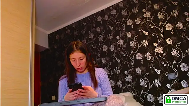 Snapshot of Sophi_Cute chatting on 02-18-26, 02:35 Sophi Cute online show from 02-18-26, 02:35