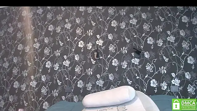 Snapshot of Sophi_Cute chatting on 07-18-26, 10:24 Sophi Cute online show from 07-18-26, 10:24