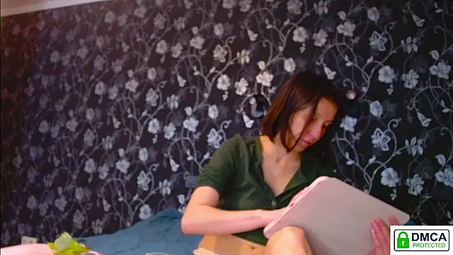 Snapshot of Sophi_Cute chatting on 06-01-26, 11:21 Sophi Cute online show from 06-01-26, 11:21