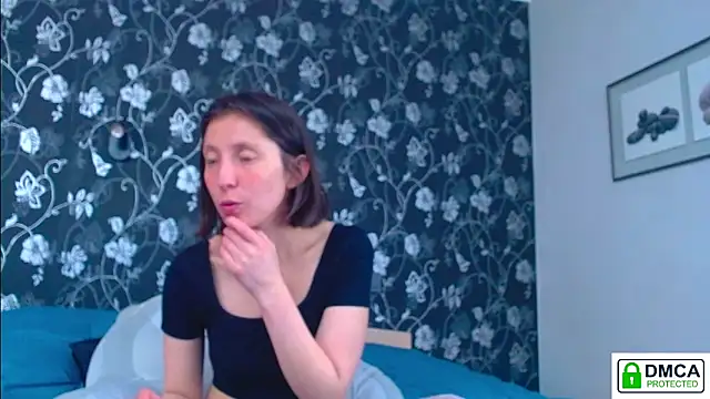 Snapshot of Sophi_Cute chatting on 05-25-26, 12:26 Sophi Cute online show from 05-25-26, 12:26