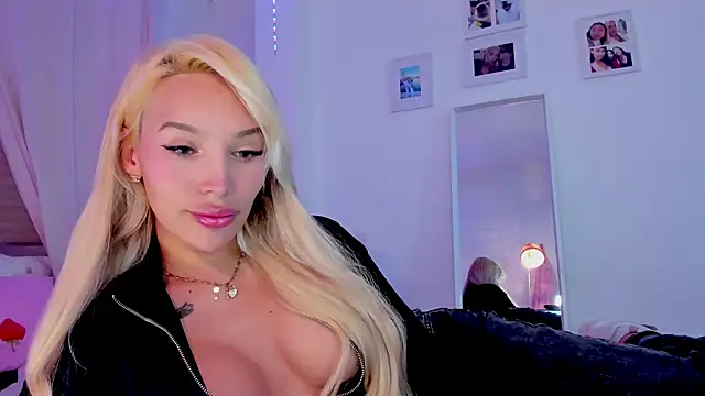 Snapshot of _viioletweekend_ chatting on 01-31-26, 08:51 viioletweekend online show from 01-31-26, 08:51