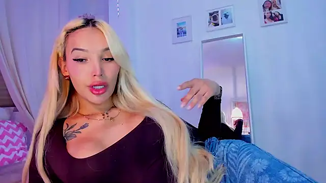 Snapshot of _viioletweekend_ chatting on 03-12-26, 07:51 viioletweekend online show from 03-12-26, 07:51