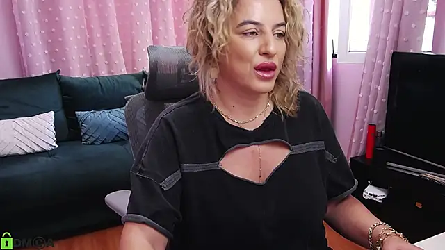 Snapshot of CarrieLoveX chatting on 09-22-25, 05:24 CarrieLoveX online show from 09-22-25, 05:24