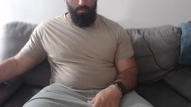Snapshot of hugemachohandsome chatting on 06-23-26, 05:05 hugemachohandsome online show from 06-23-26, 05:05