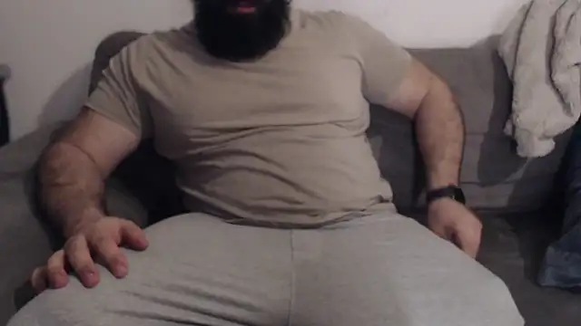 hugemachohandsome online show from 04-07-26, 07:48