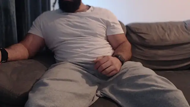 hugemachohandsome online show from 11-30-25, 09:32