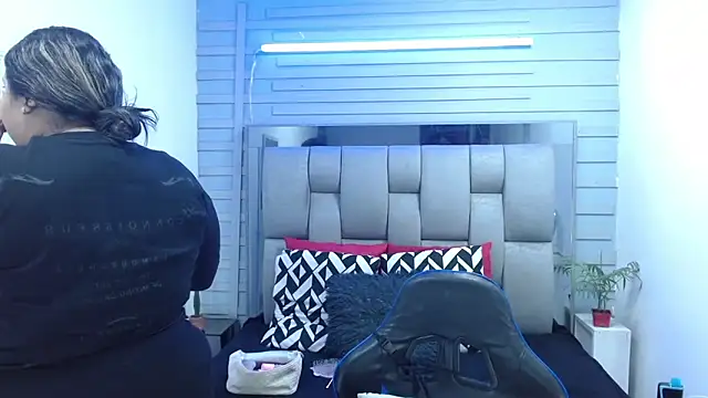 evelin zaens online show from 03-28-26, 04:13