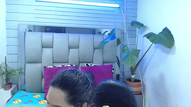 evelin zaens online show from 04-21-26, 04:08