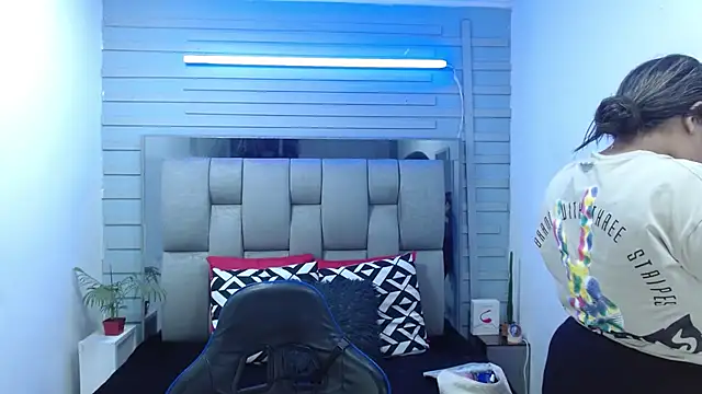 evelin zaens online show from 03-24-26, 04:01