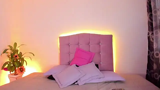 Snapshot of MarieLatex chatting on 03-20-25, 07:46 MarieLatex online show from 03-20-25, 07:46