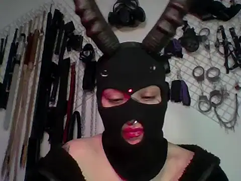 Snapshot of FeticheMacabre chatting on 12-22-24, 04:06 FeticheMacabre online show from 12-22-24, 04:06