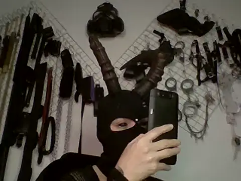 Snapshot of FeticheMacabre chatting on 01-18-25, 02:47 FeticheMacabre online show from 01-18-25, 02:47