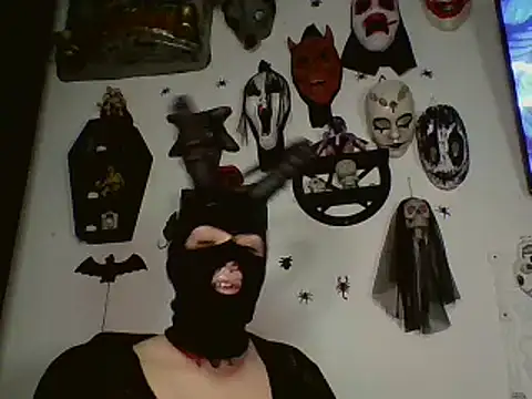 Snapshot of FeticheMacabre chatting on 10-04-25, 04:14 FeticheMacabre online show from 10-04-25, 04:14