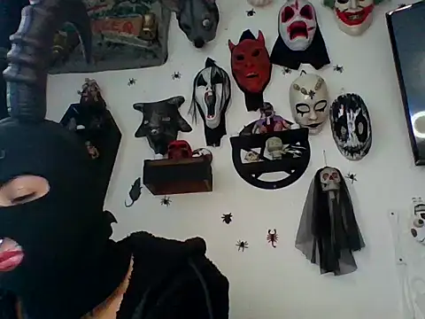 Snapshot of FeticheMacabre chatting on 10-18-25, 04:31 FeticheMacabre online show from 10-18-25, 04:31