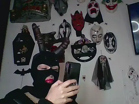 Snapshot of FeticheMacabre chatting on 10-20-25, 11:38 FeticheMacabre online show from 10-20-25, 11:38