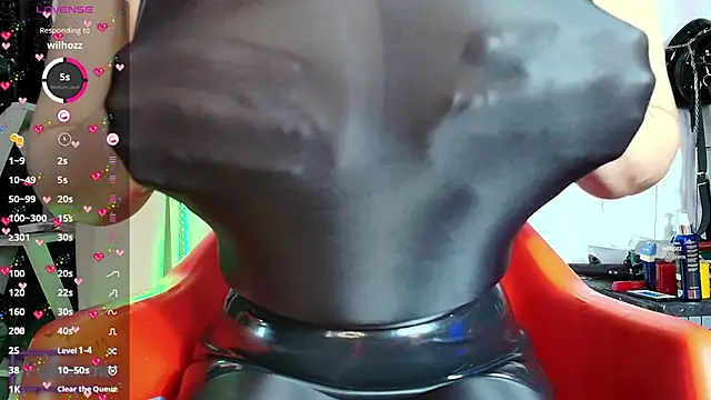 Snapshot of LatexDevil_Blondie chatting on 03-05-25, 05:50 LatexDevil Blondie online show from 03-05-25, 05:50