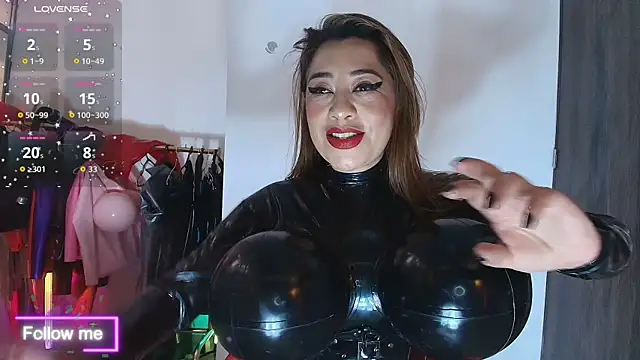 Snapshot of LatexDevil_Blondie chatting on 10-22-25, 03:22 LatexDevil Blondie online show from 10-22-25, 03:22