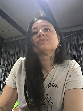 KikiXRed online show from 05-25-26, 01:43