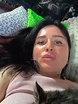 Snapshot of KikiXRed chatting on 06-20-26, 04:34 KikiXRed online show from 06-20-26, 04:34