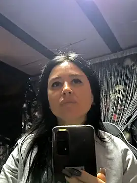 KikiXRed online show from 11-18-25, 06:00