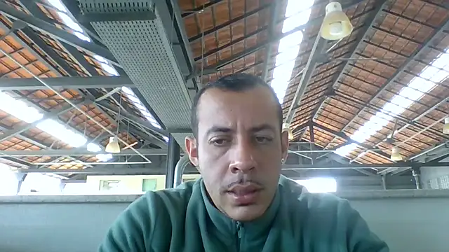 Snapshot of MachoScorpionCaralho chatting on 06-12-26, 02:48 MachoScorpionCaralho online show from 06-12-26, 02:48
