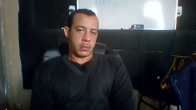 Snapshot of MachoScorpionCaralho chatting on 06-15-26, 01:44 MachoScorpionCaralho online show from 06-15-26, 01:44