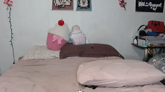 Snapshot of Cupcakecutie449 chatting on 10-07-25, 05:52 Cupcakecutie449 online show from 10-07-25, 05:52