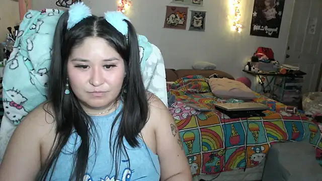 Snapshot of Cupcakecutie449 chatting on 10-18-25, 07:43 Cupcakecutie449 online show from 10-18-25, 07:43