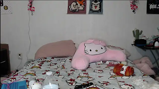 Cupcakecutie449 online show from 04-19-26, 05:08