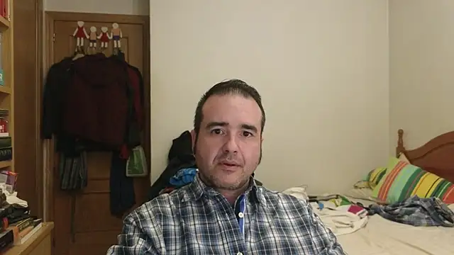 curiosillo83 online show from 04-22-26, 07:53