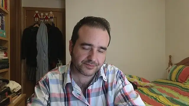 curiosillo83 online show from 05-06-26, 04:44