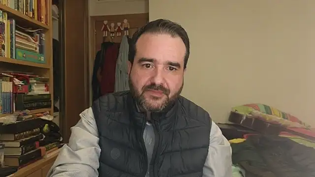 Snapshot of curiosillo83 chatting on 02-04-26, 06:36 curiosillo83 online show from 02-04-26, 06:36