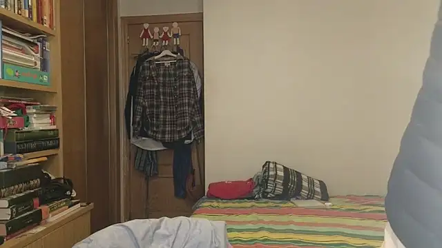 Snapshot of curiosillo83 chatting on 11-06-25, 02:54 curiosillo83 online show from 11-06-25, 02:54