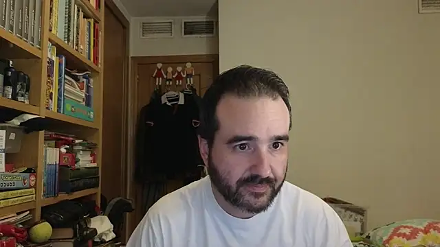 Snapshot of curiosillo83 chatting on 06-09-26, 04:08 curiosillo83 online show from 06-09-26, 04:08