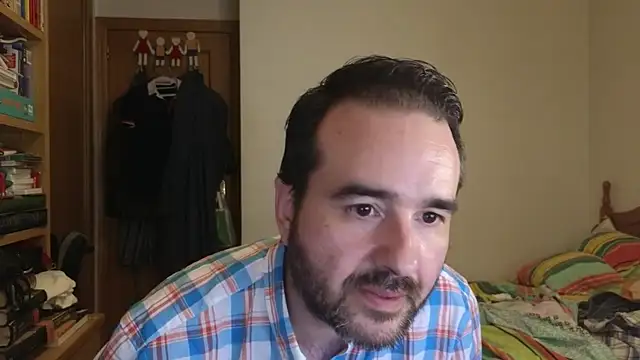 Snapshot of curiosillo83 chatting on 06-04-26, 03:38 curiosillo83 online show from 06-04-26, 03:38