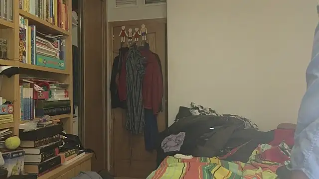 Snapshot of curiosillo83 chatting on 02-14-26, 08:25 curiosillo83 online show from 02-14-26, 08:25