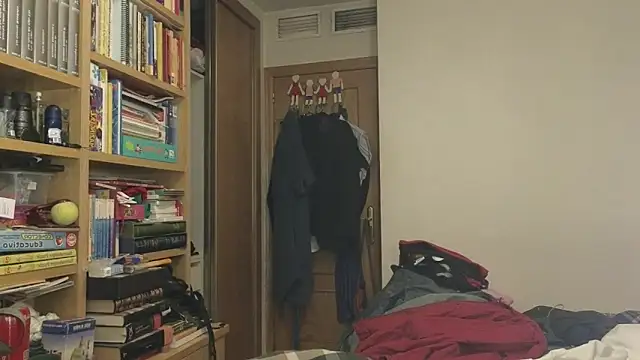 Snapshot of curiosillo83 chatting on 11-24-25, 08:20 curiosillo83 online show from 11-24-25, 08:20