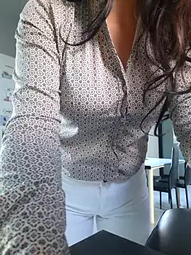 luxxe25 online show from 11-26-25, 08:36