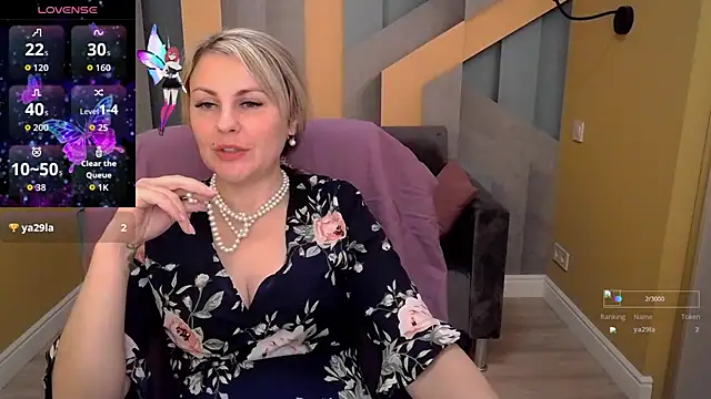 Candy Long online show from 10-30-25, 07:17