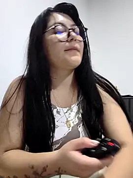 Snapshot of Sakura_0505 chatting on 02-06-26, 02:40 Sakura 0505 online show from 02-06-26, 02:40